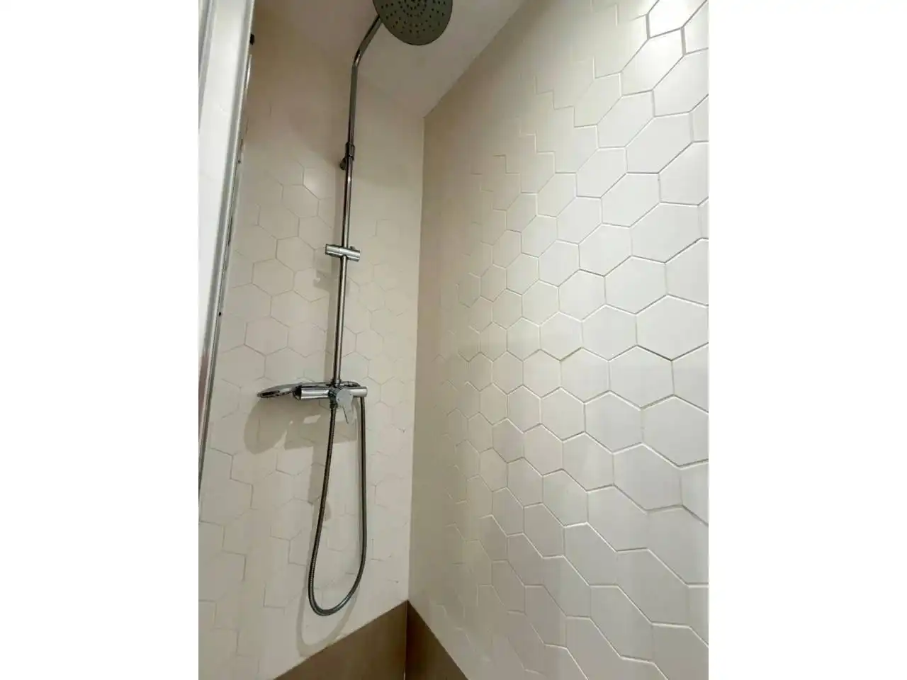 Bathroom of Flat for rent in Barcelona  with Air Conditioner, Heating and Parquet flooring