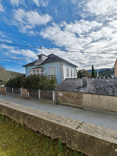Vista exterior de Casa o xalet en venda en Trabada amb Calefacció, Jardí privat i Terrassa