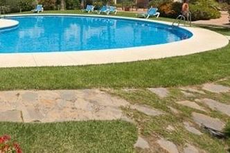 Piscina de Casa o chalet en venta en Marbella con Aire acondicionado, Calefacción y Jardín privado