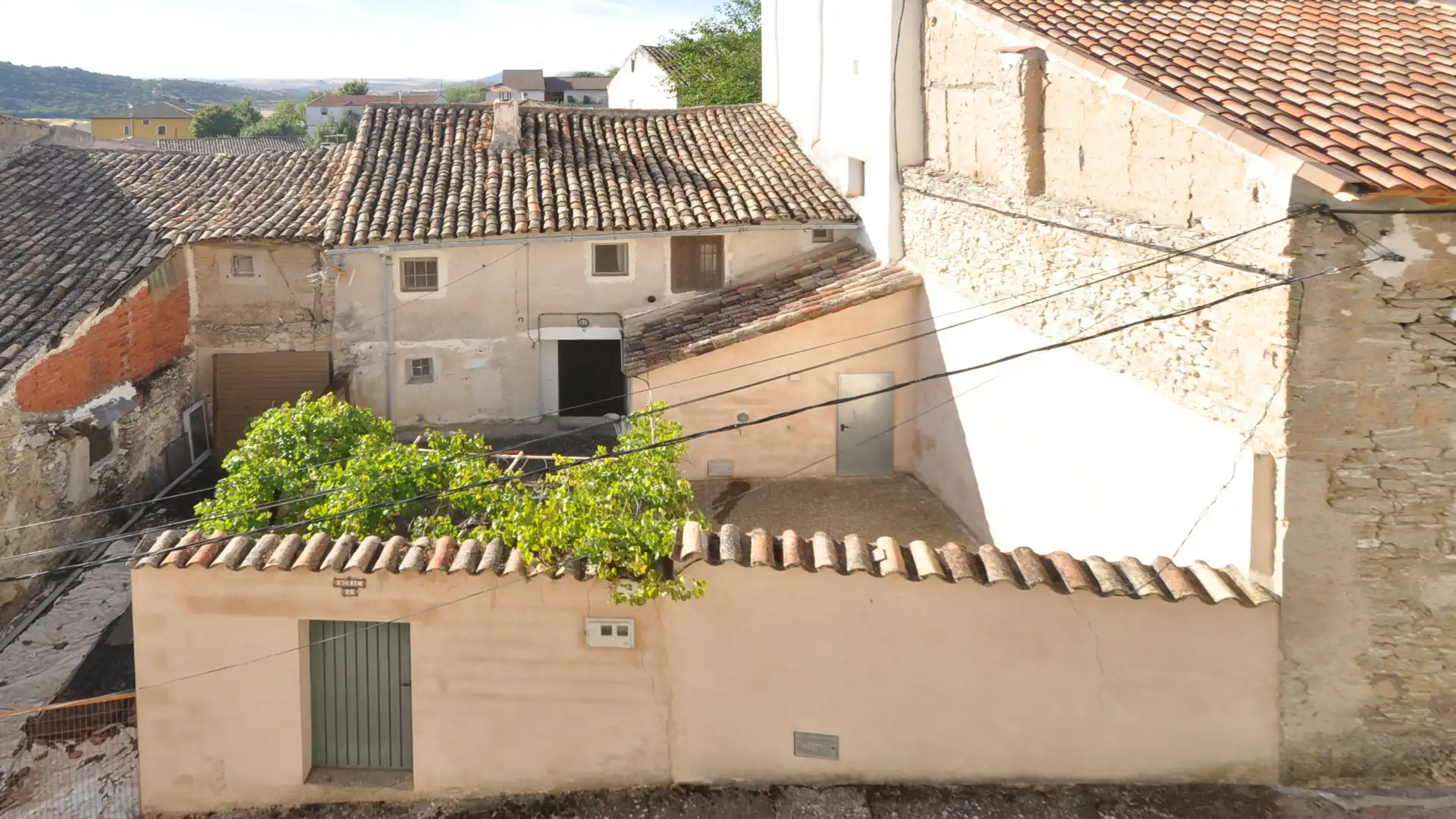 Vista exterior de Casa adosada en venta en Fuencemillán con Jardín privado, Terraza y Amueblado