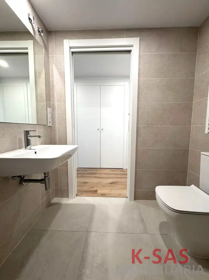 Bathroom of Flat for rent in Montesa