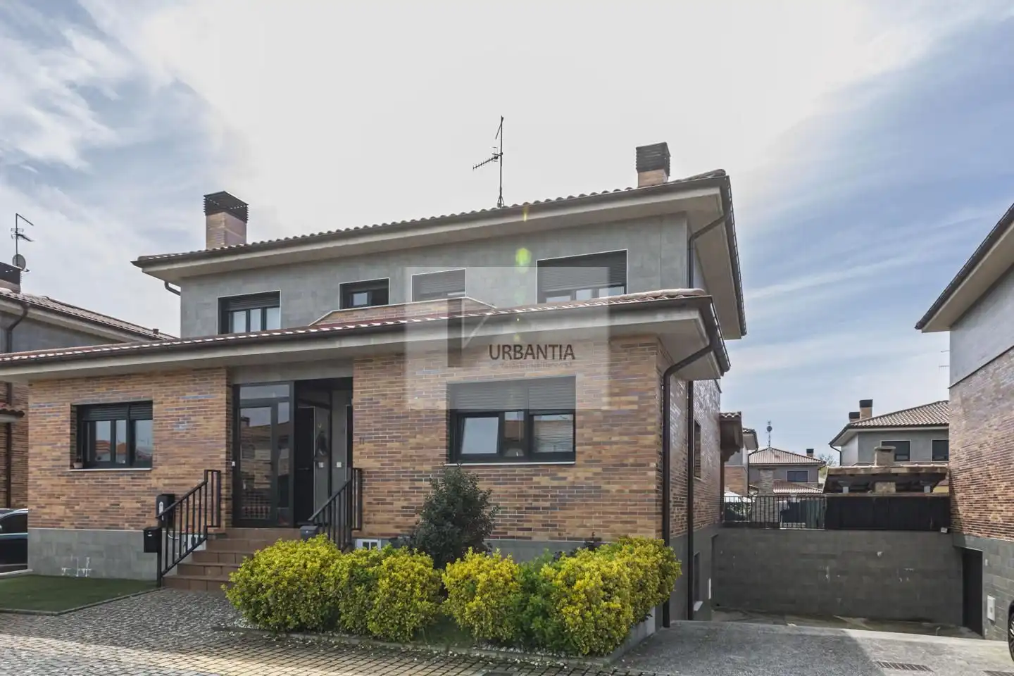 Vista exterior de Casa adosada en venta en Cendea de Olza / Oltza Zendea con Calefacción, Jardín privado y Parquet