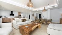 Sala d'estar de Planta baixa en venda en San Roque amb Jardí privat, Terrassa i Piscina