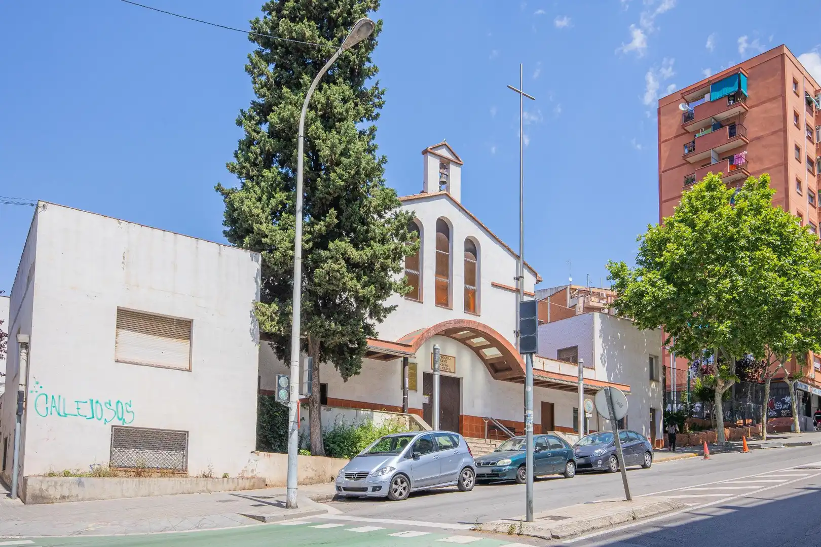 Exterior view of Apartments for sale in Badalona  with Air Conditioner and Heating