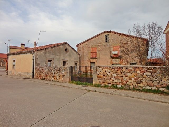 Vista exterior de Casa o xalet en venda en Barbadillo del Mercado amb Jardí privat