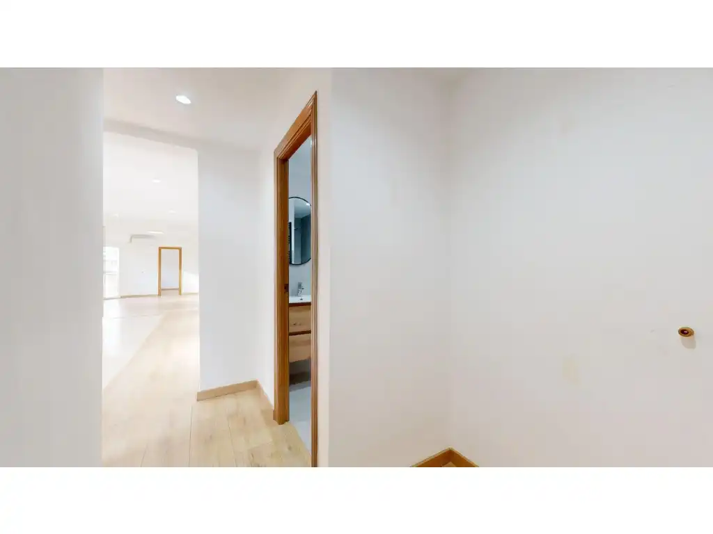 Flat for sale in Avenida Virgen Desamparados, Avenida de la Paz