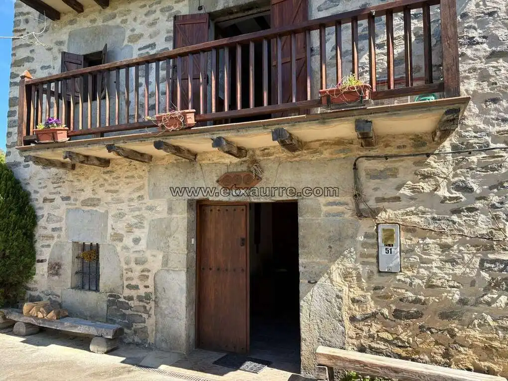 Außenansicht von Country house zum Verkauf in Ayala / Aiara mit Heizung