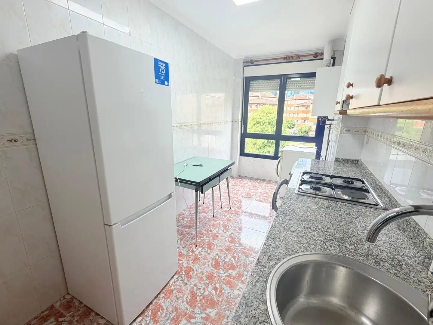 Cuina de Pis de lloguer en Oviedo  amb Calefacció
