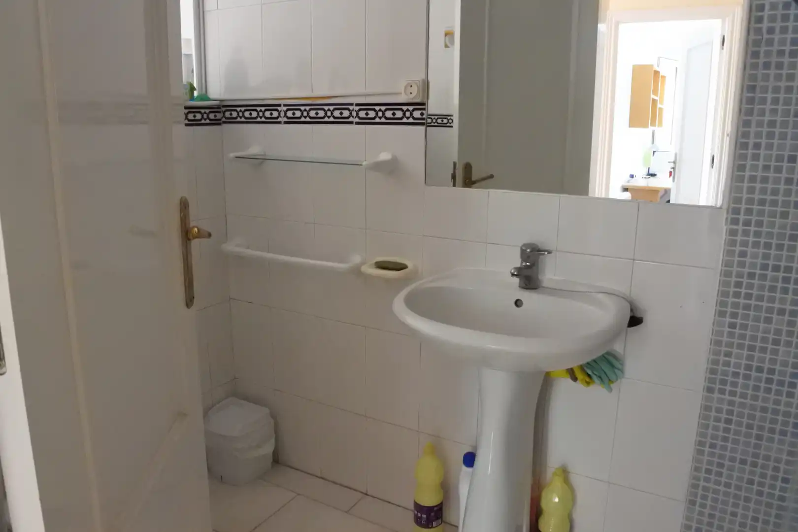 Baño de Piso para compartir en Granada con Aire acondicionado, Calefacción y Jardín privado