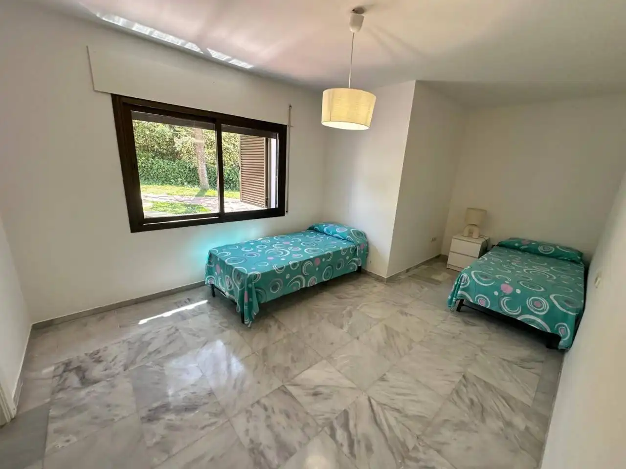 Dormitori de Casa o xalet de lloguer en Marbella amb Jardí privat, Terrassa i Piscina