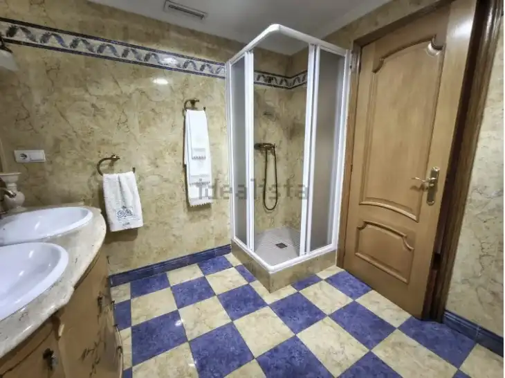 Badezimmer von Einfamilien-Reihenhaus zum Verkauf in Sedaví mit Klimaanlage, Terrasse und Balkon