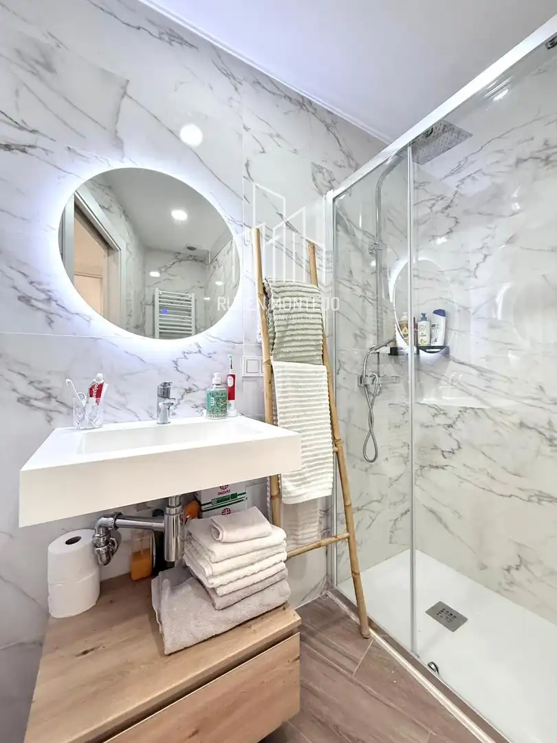 Bathroom of Flat for rent in Salamanca  with Heating, Terrace and Furnished