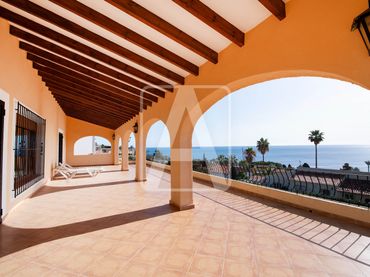 Villa con piscina in vendita a Carrió - La Merced - Los Pinos