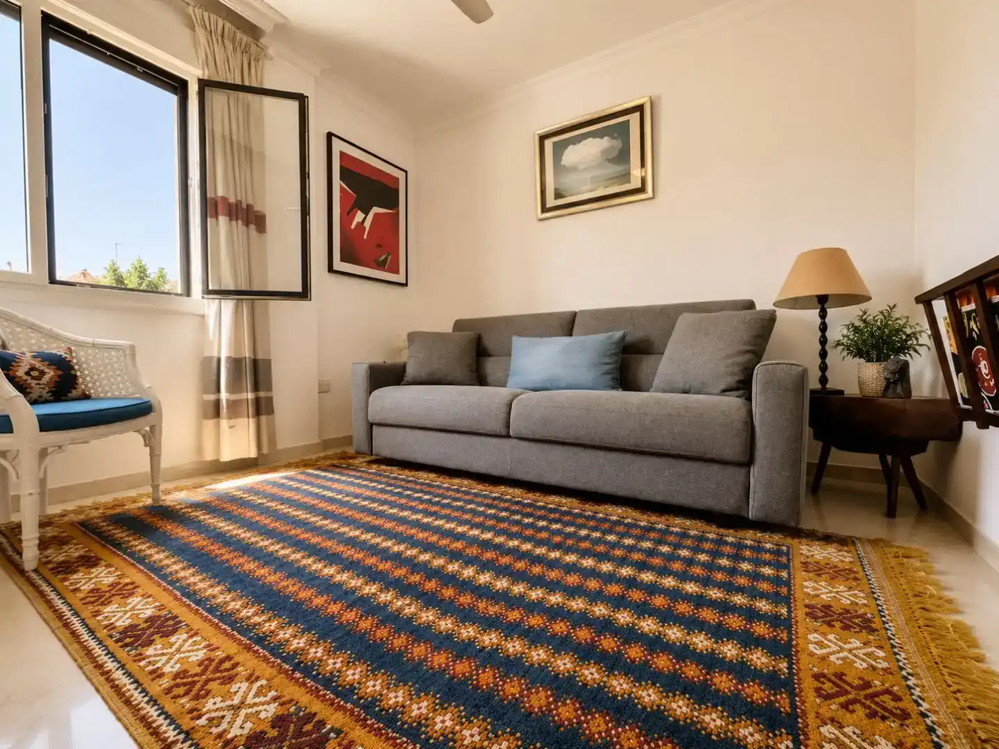 Sala d'estar de Pis en venda en Marbella amb Aire condicionat i Balcó