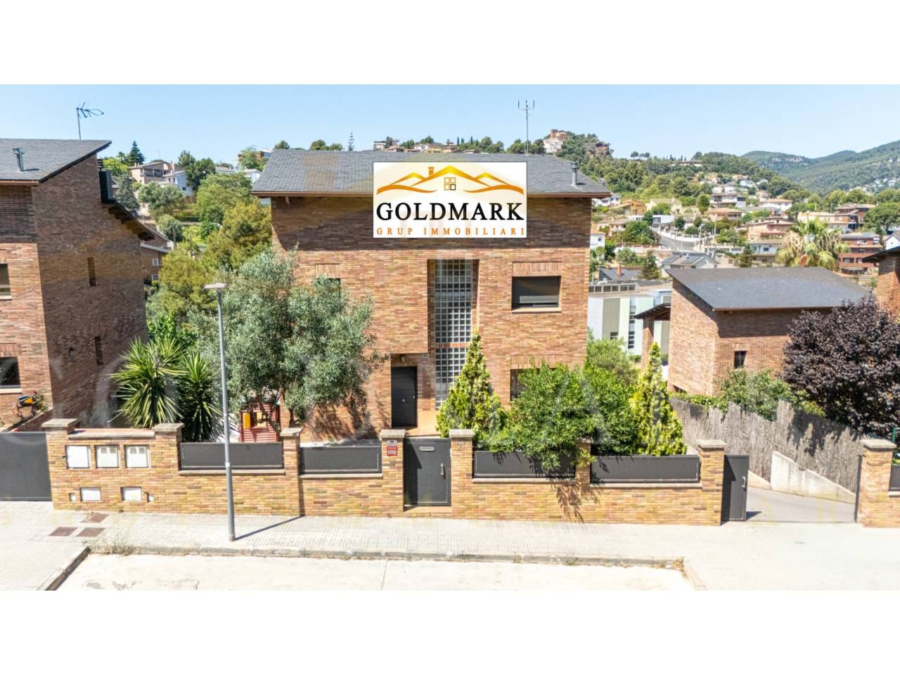 Vista exterior de Casa o xalet en venda en Corbera de Llobregat amb Aire condicionat, Jardí privat i Terrassa