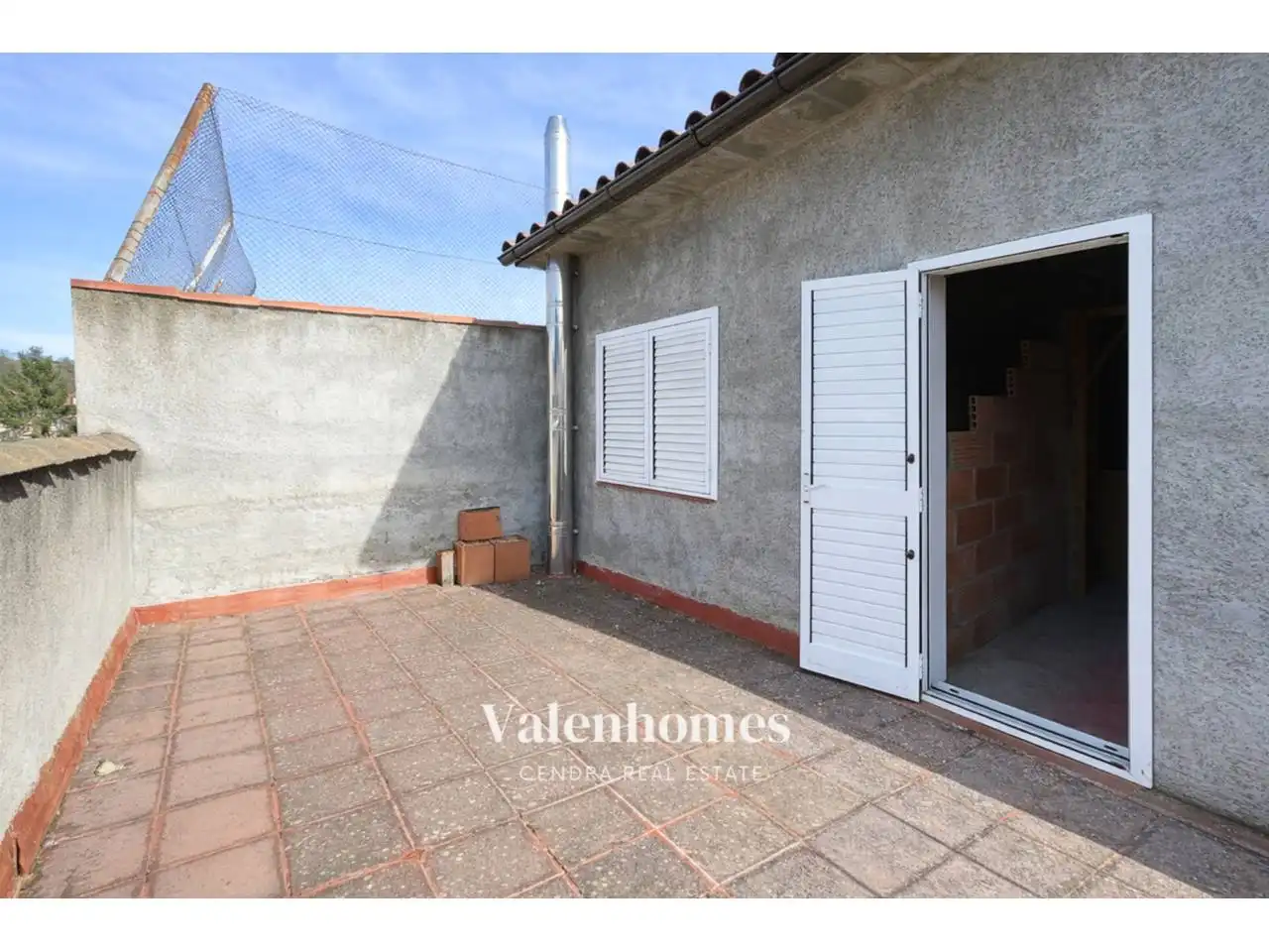 Vista exterior de Casa o xalet en venda en L'Estany amb Calefacció, Jardí privat i Terrassa