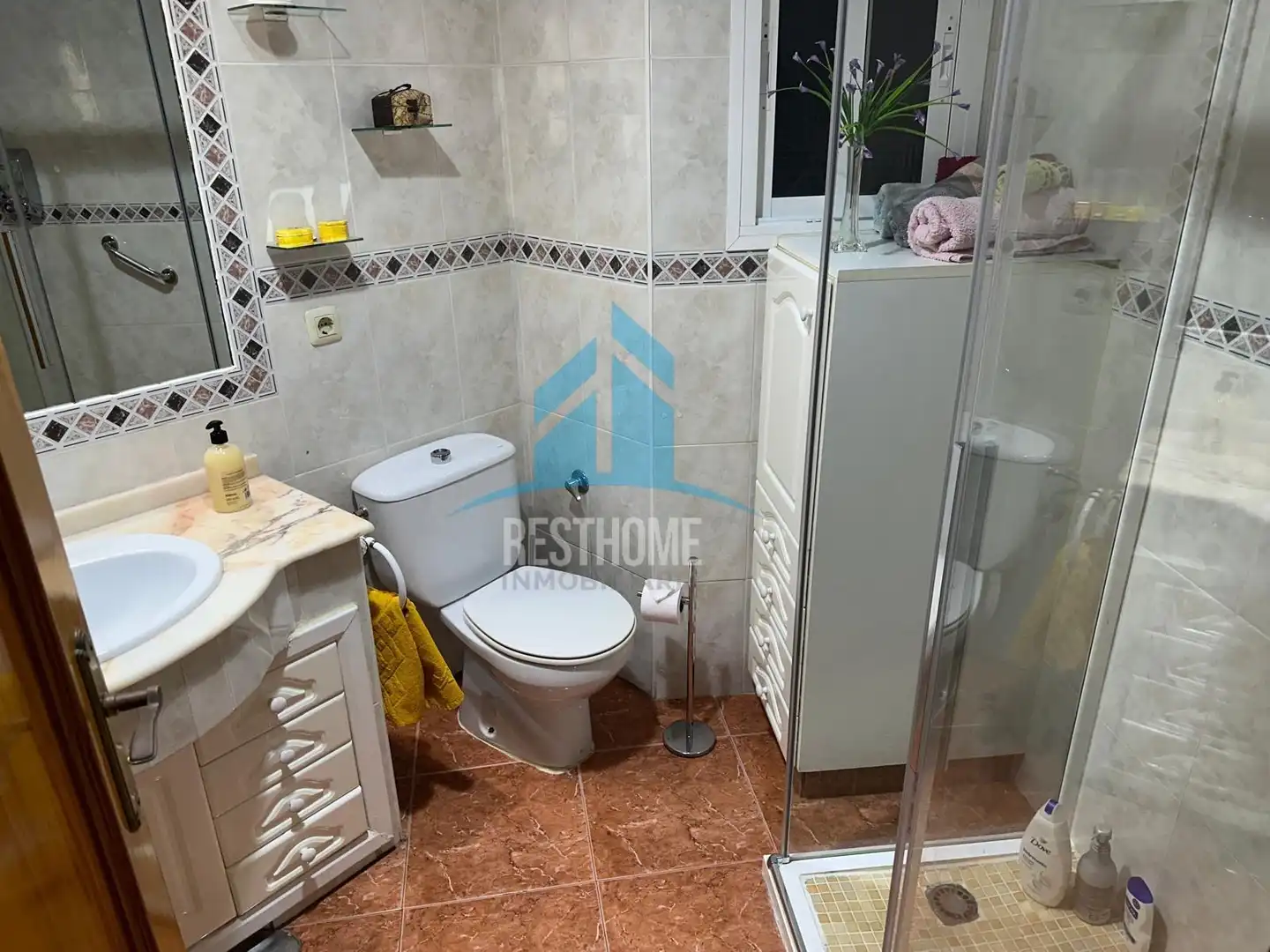 Badezimmer von Wohnung zum Verkauf in Cullera mit Klimaanlage, Privatgarten und Terrasse