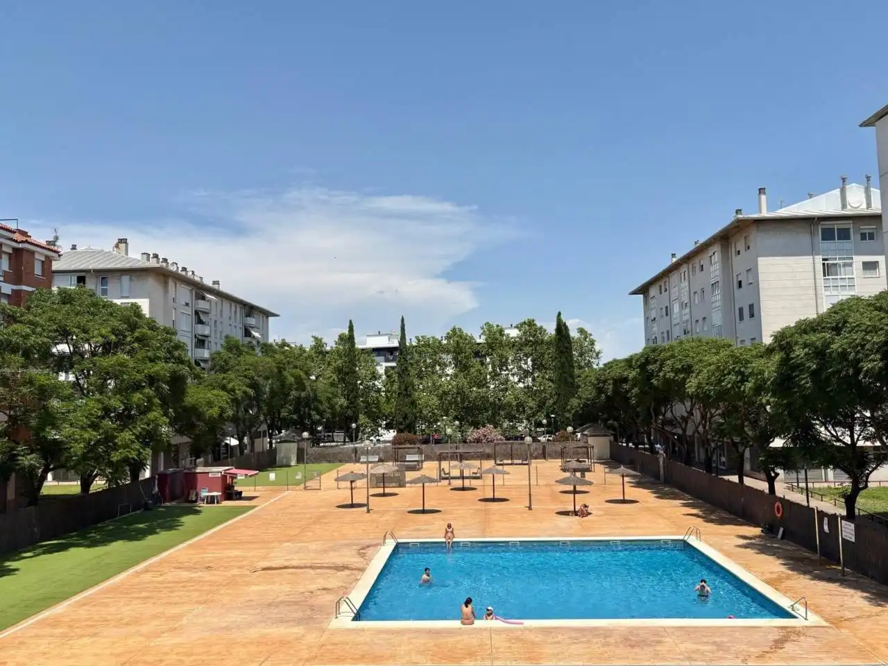 Schwimmbecken von Wohnung zum Verkauf in Cerdanyola del Vallès mit Heizung, Terrasse und Gemeinschaftspool
