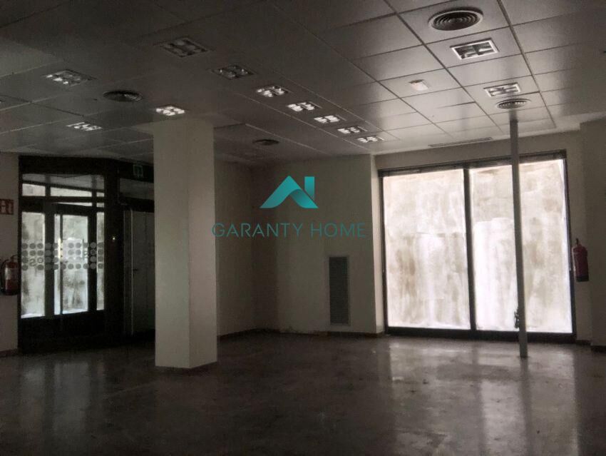 Premises to rent in  Sevilla Capital  with Air Conditioner