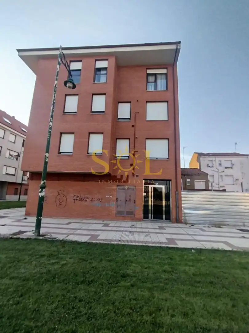 Exterior view of Flat for sale in León Capital   with Heating and Parquet flooring