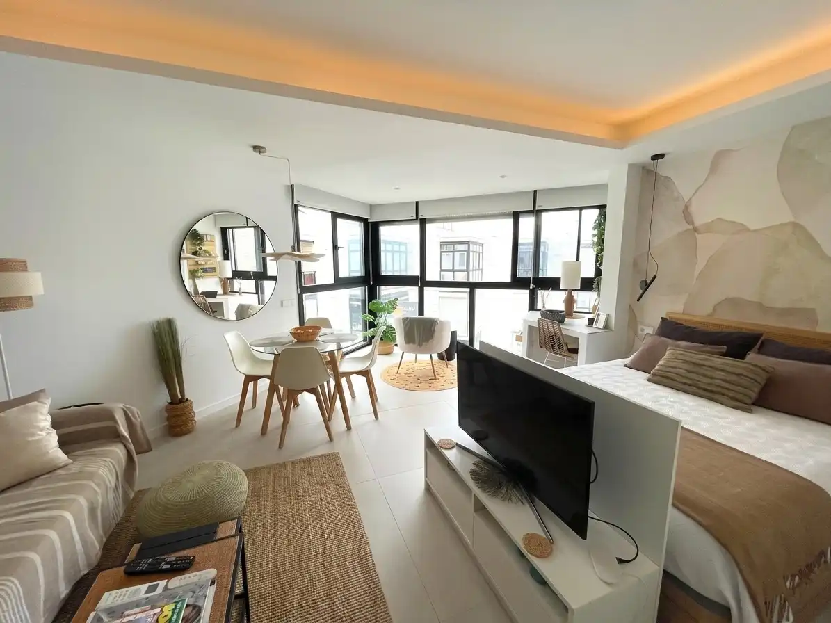Sala d'estar de Estudi en venda en Marbella amb Aire condicionat, Moblat i Sauna
