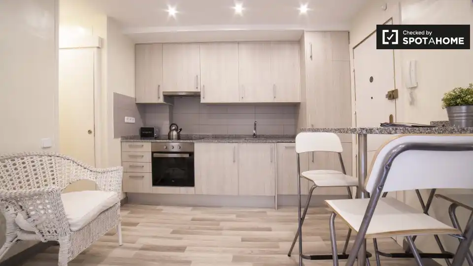 Küche von Wohnung zur Miete in Barcelona mit Klimaanlage, Heizung und Möbliert