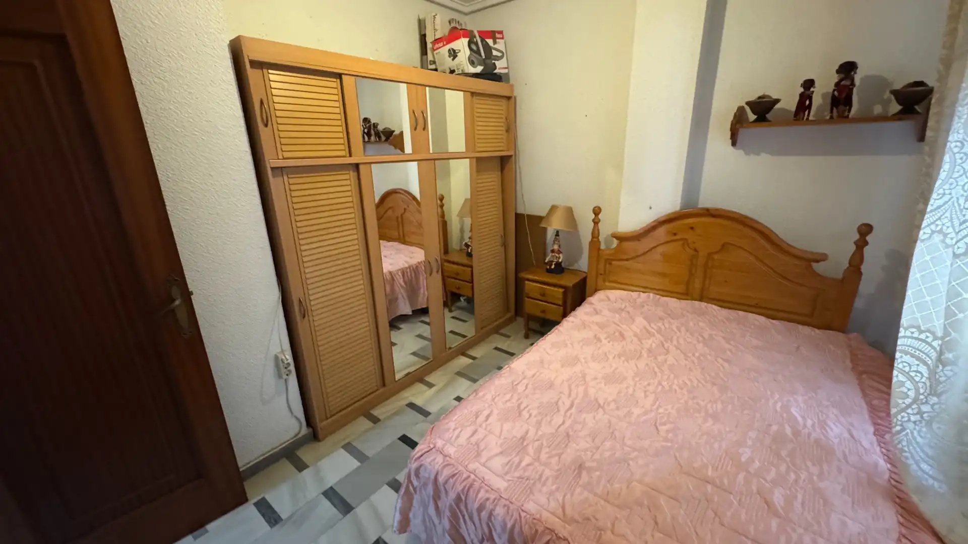 Habitación de Piso en venta en Dolores con Amueblado, Horno y Lavadora