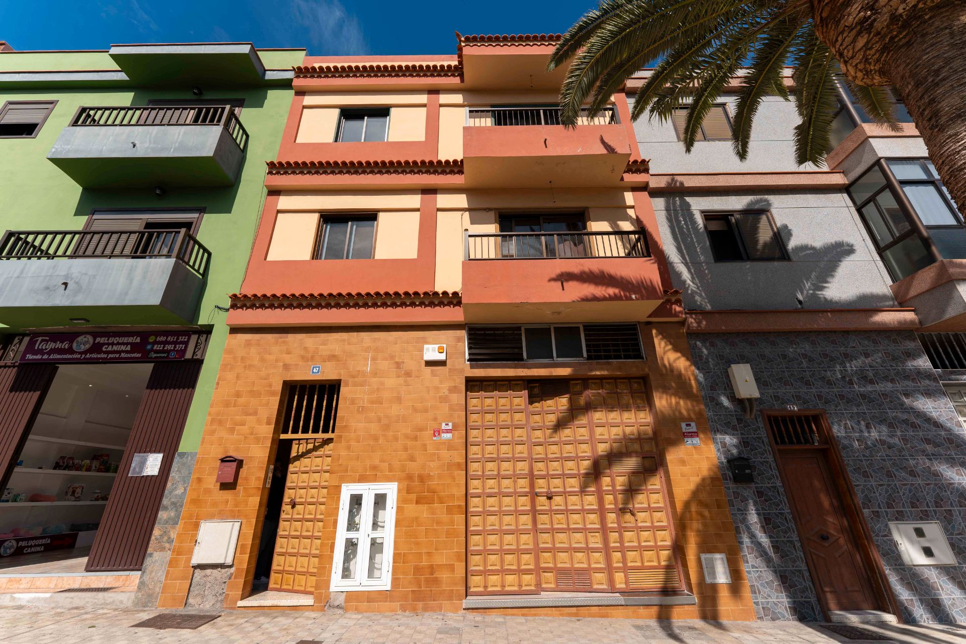 Exterior view of Building for sale in  Santa Cruz de Tenerife Capital  with Alarm