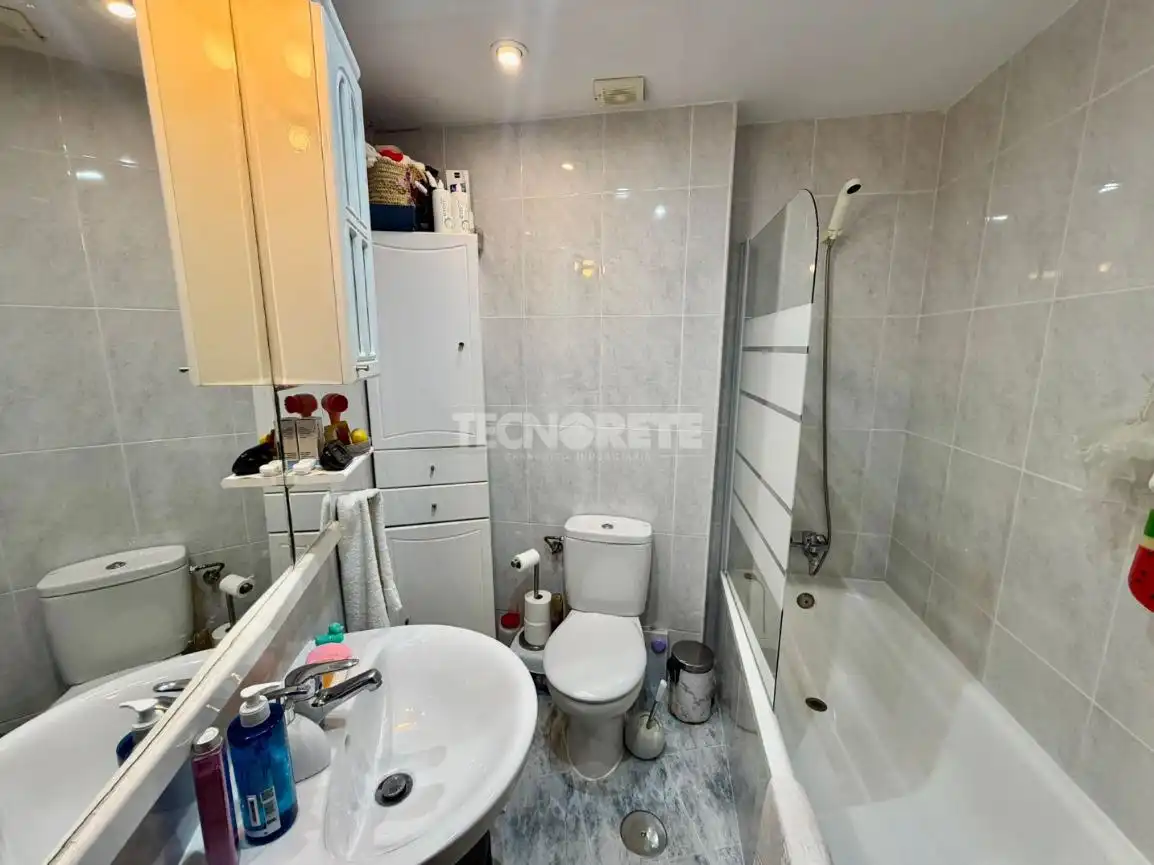 Baño de Piso en venta en Madrid con Aire acondicionado, Calefacción y Terraza