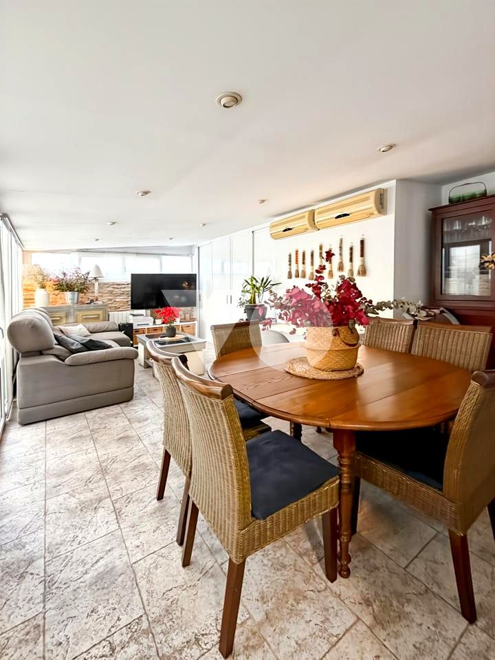 Menjador de Pis en venda en  Madrid Capital amb Aire condicionat, Calefacció i Jardí privat