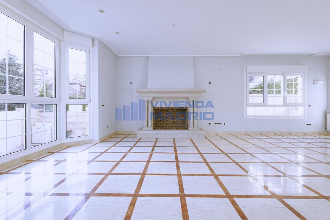 Sala d'estar de Casa o xalet en venda en  Madrid Capital amb Aire condicionat, Calefacció i Piscina