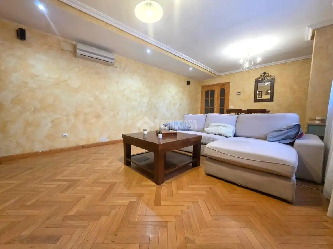 Living room of Flat for sale in Getafe  with Air Conditioner, Heating and Parquet flooring