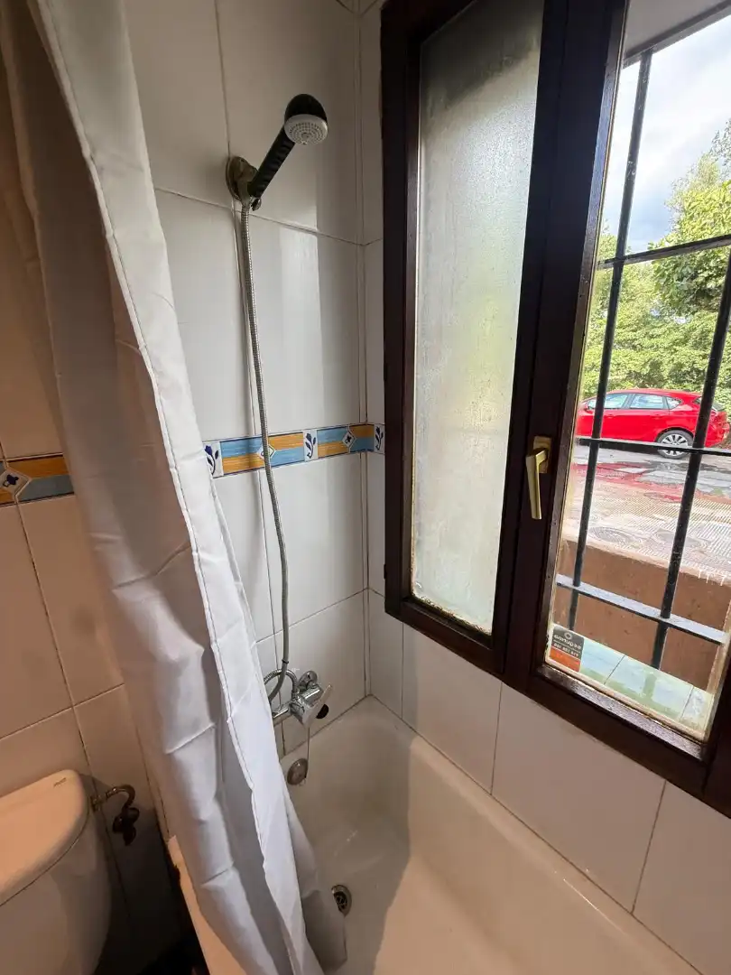 Badezimmer von Wohnung zur Miete in Colunga mit Heizung, Möbliert und Ofen