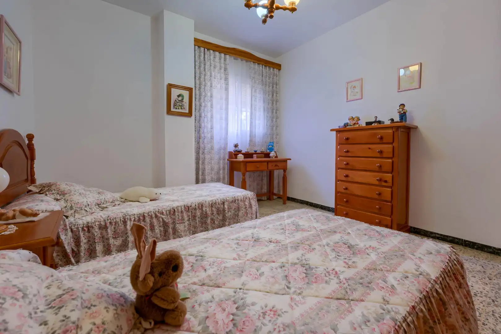 Dormitori de Casa o xalet en venda en Carmona amb Jardí privat, Terrassa i Piscina