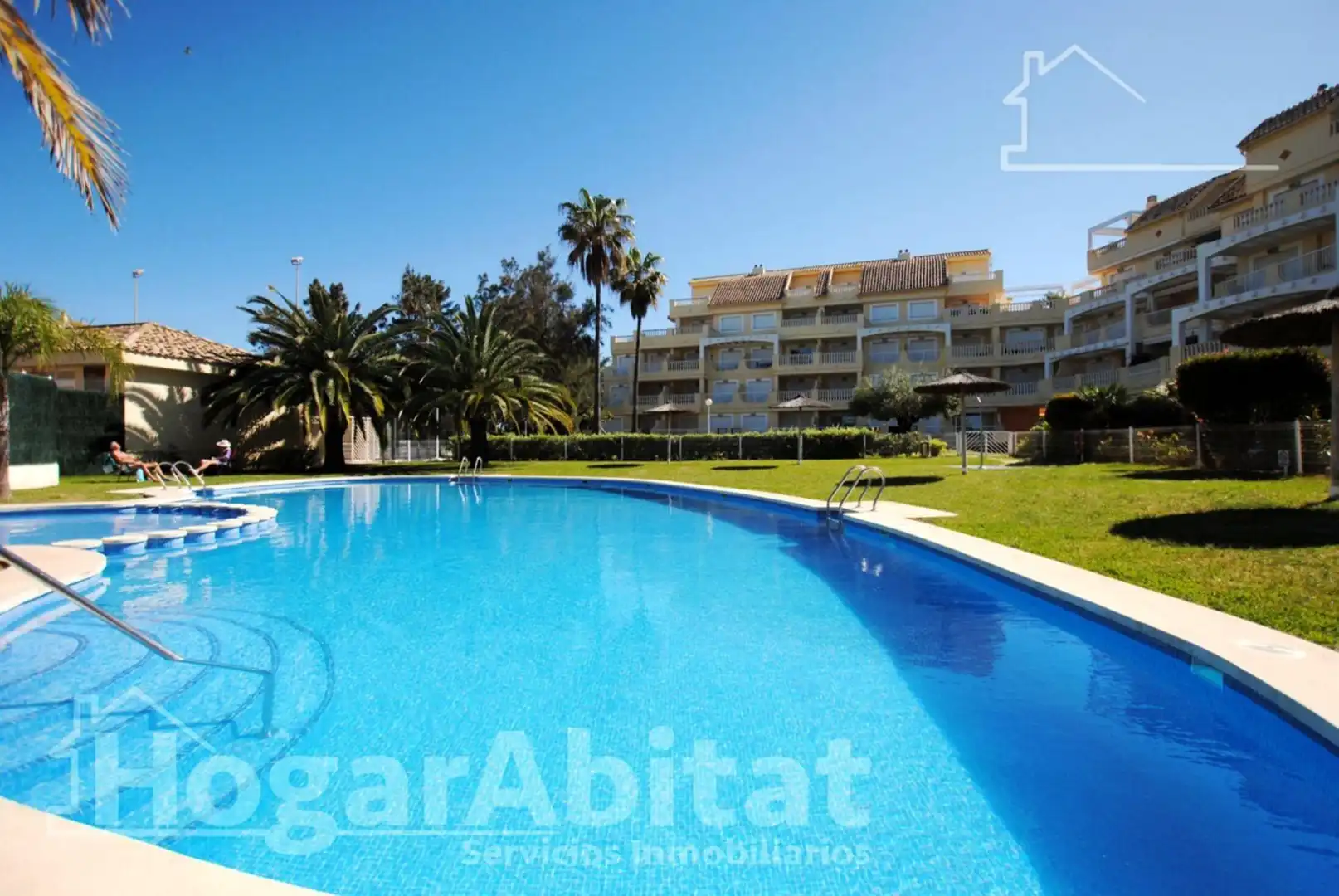 Vista exterior de Pis en venda en Dénia amb Aire condicionat, Calefacció i Jardí privat