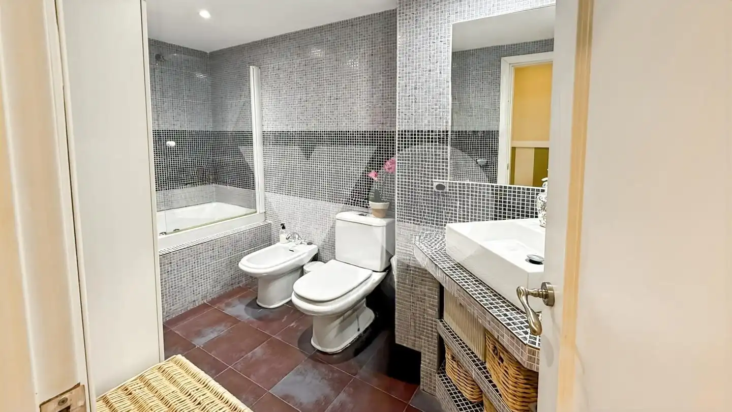 Baño de Piso en venta en Madrid con Aire acondicionado, Calefacción y Jardín privado