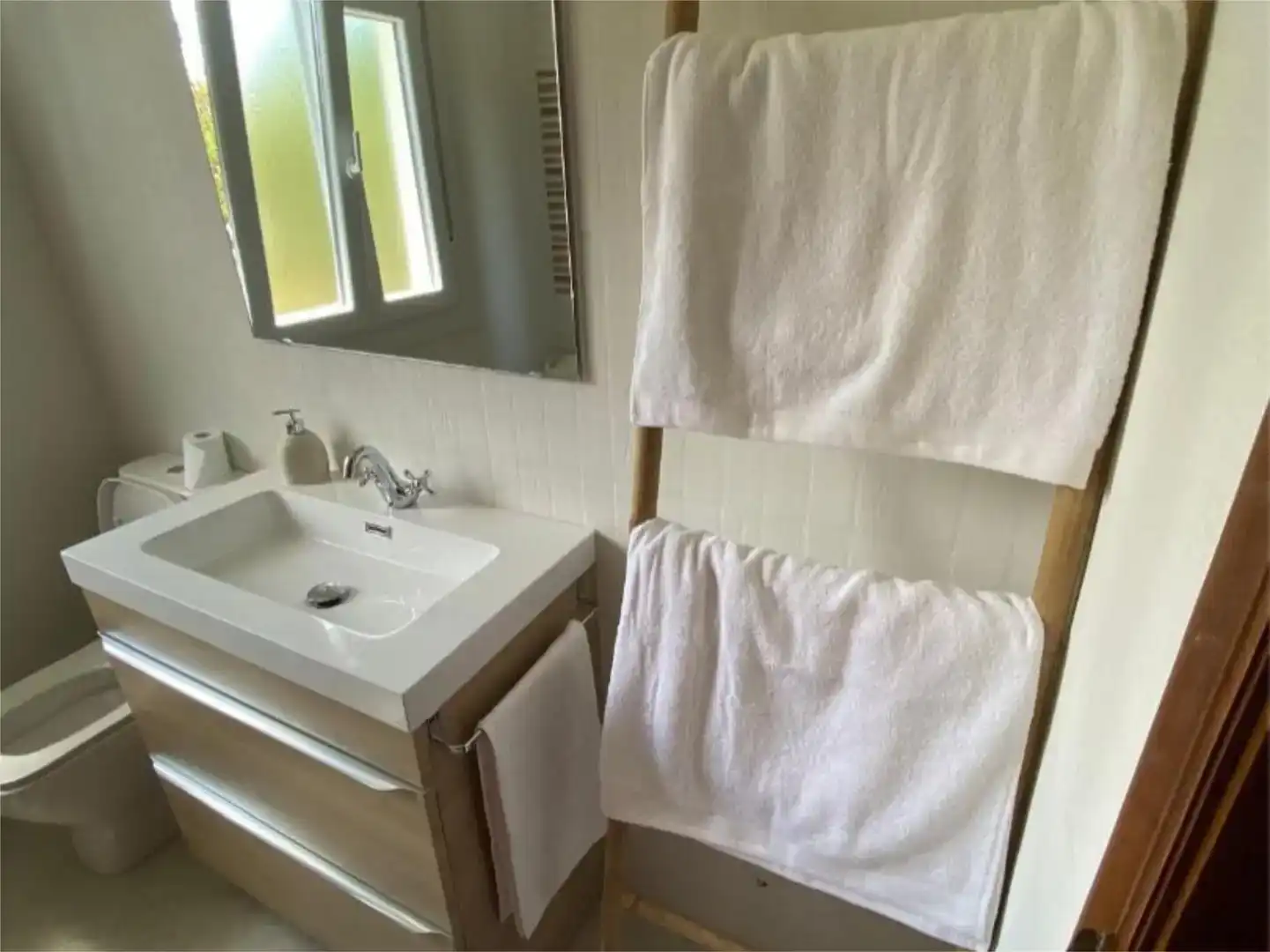 Bathroom of Houses for rent in Bergondo  with Parquet flooring, Storage room and Swimming Pool