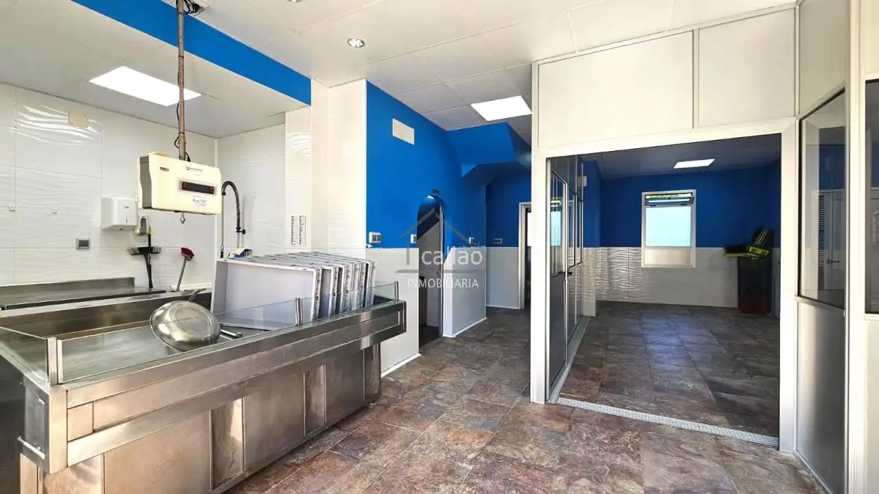 Business premises for sale in A Malata - Catabois - Ciudad Jardín, imagen 2