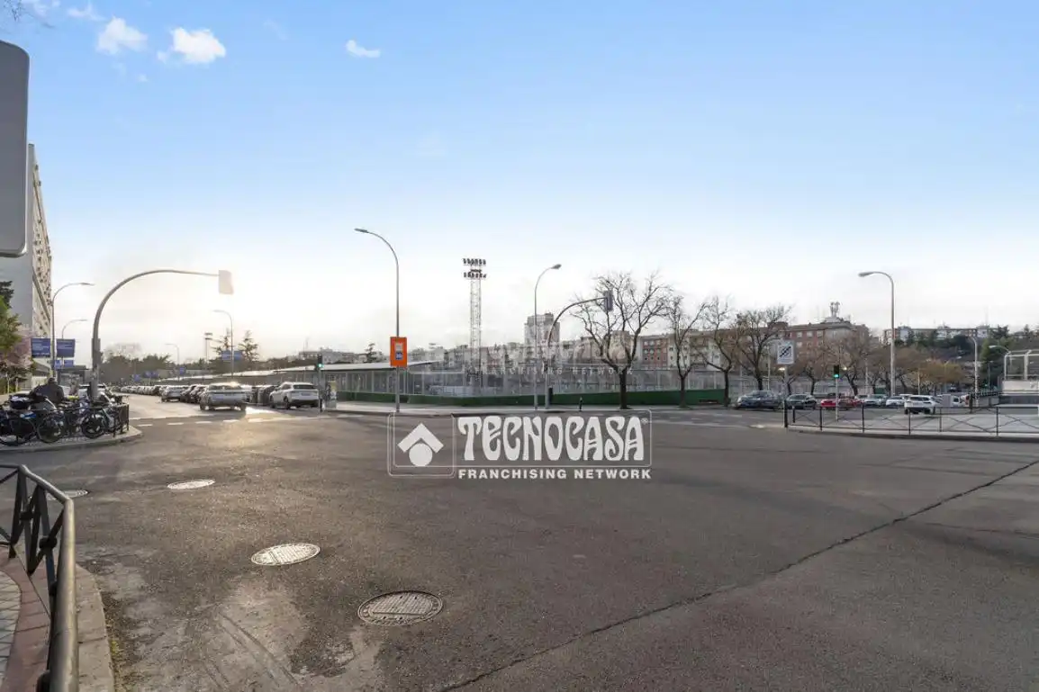 Vista exterior de Piso en venta en Madrid con Calefacción