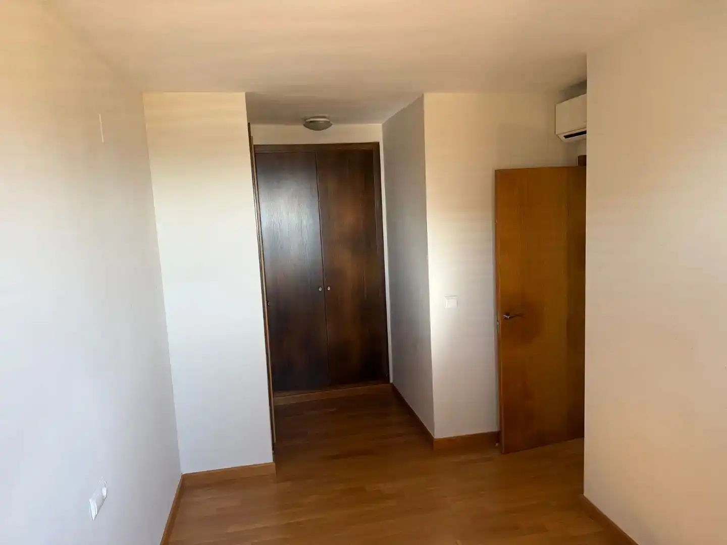 Bedroom of Flat for rent in Polop  with Air Conditioner, Private garden and Parquet flooring