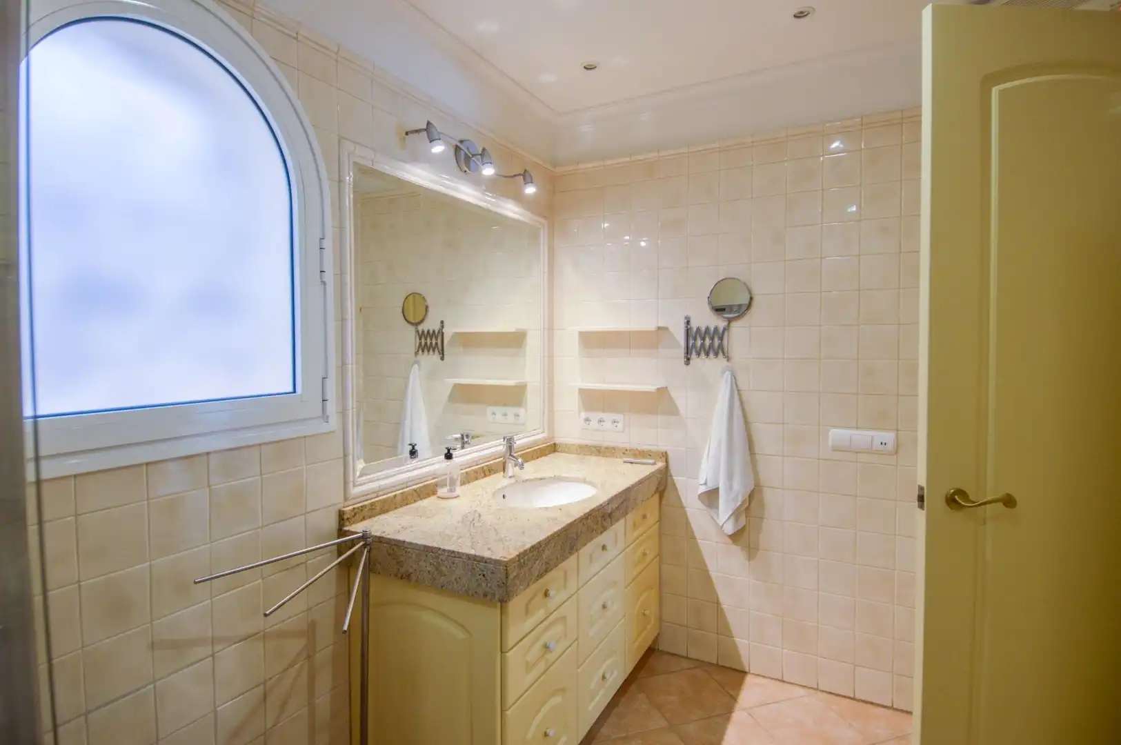 Bathroom of Houses for sale in San Bartolomé de Tirajana  with Air Conditioner and Terrace