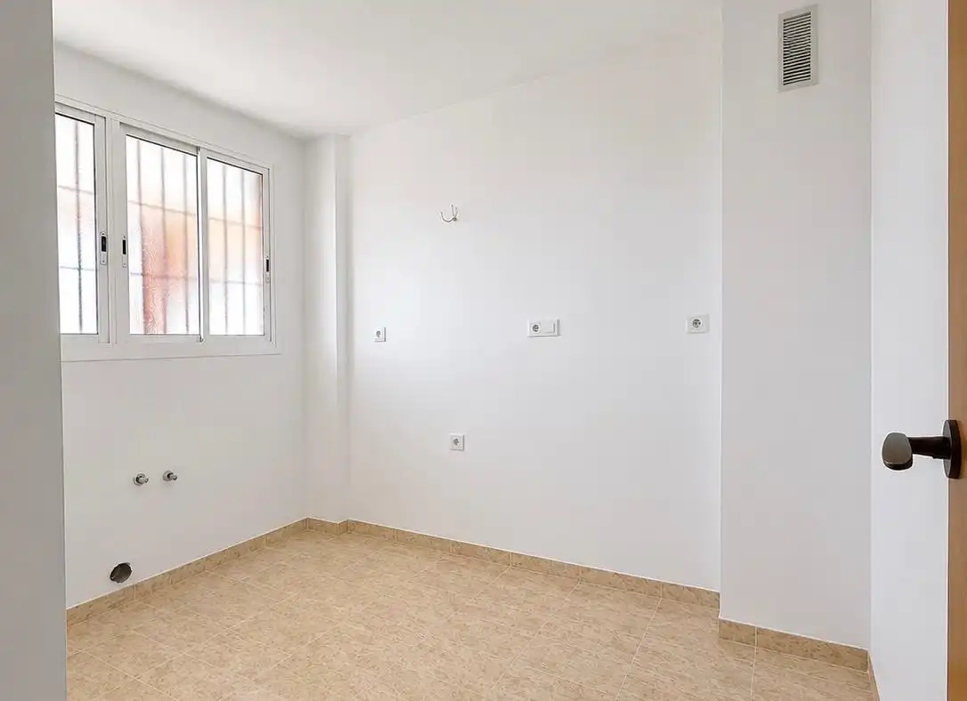 Habitación de Piso en venta en Roquetas de Mar con Jardín privado, Terraza y Piscina comunitaria