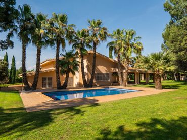Villa mit Pool zum Verkauf in 58 Avenida Montecillo
