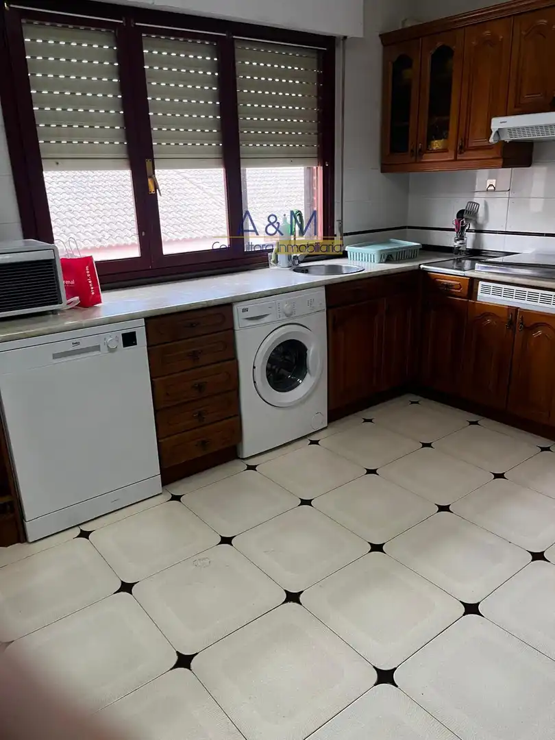 Küche von Wohnung zum Verkauf in Nava del Rey mit Heizung und Abstellraum