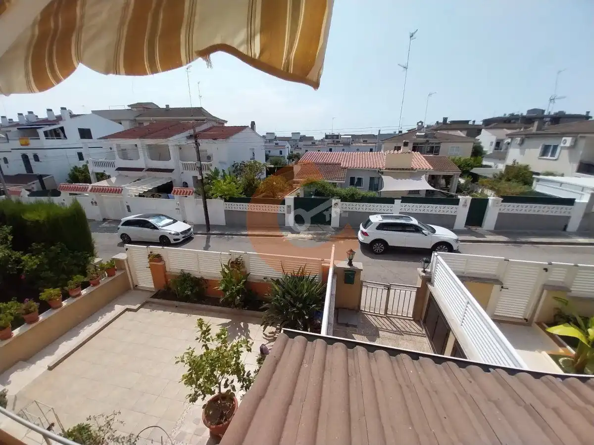 Außenansicht von Wohnung zum Verkauf in Cunit mit Klimaanlage, Terrasse und Balkon