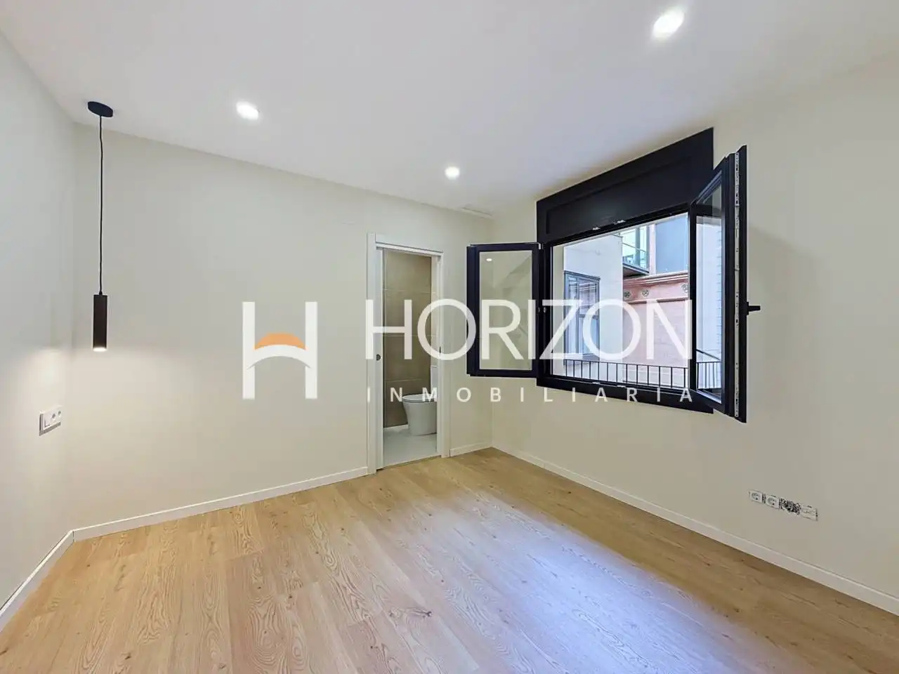 Schlafzimmer von Wohnung zum Verkauf in Barcelona mit Klimaanlage, Heizung und Parkett