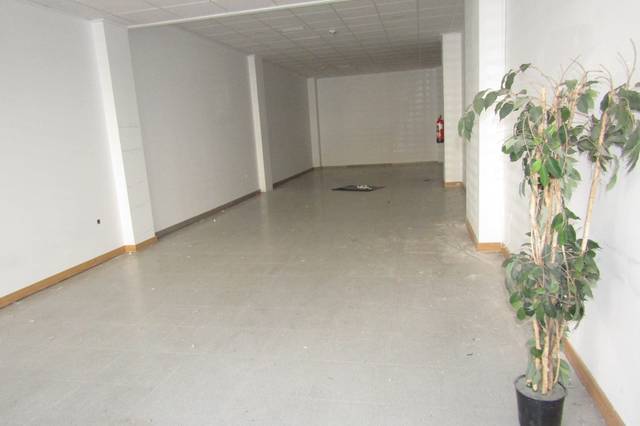 Local comercial en Alquiler en Avenida de las Fuerzas Armadas, 36 en Los Angeles - Apolonia