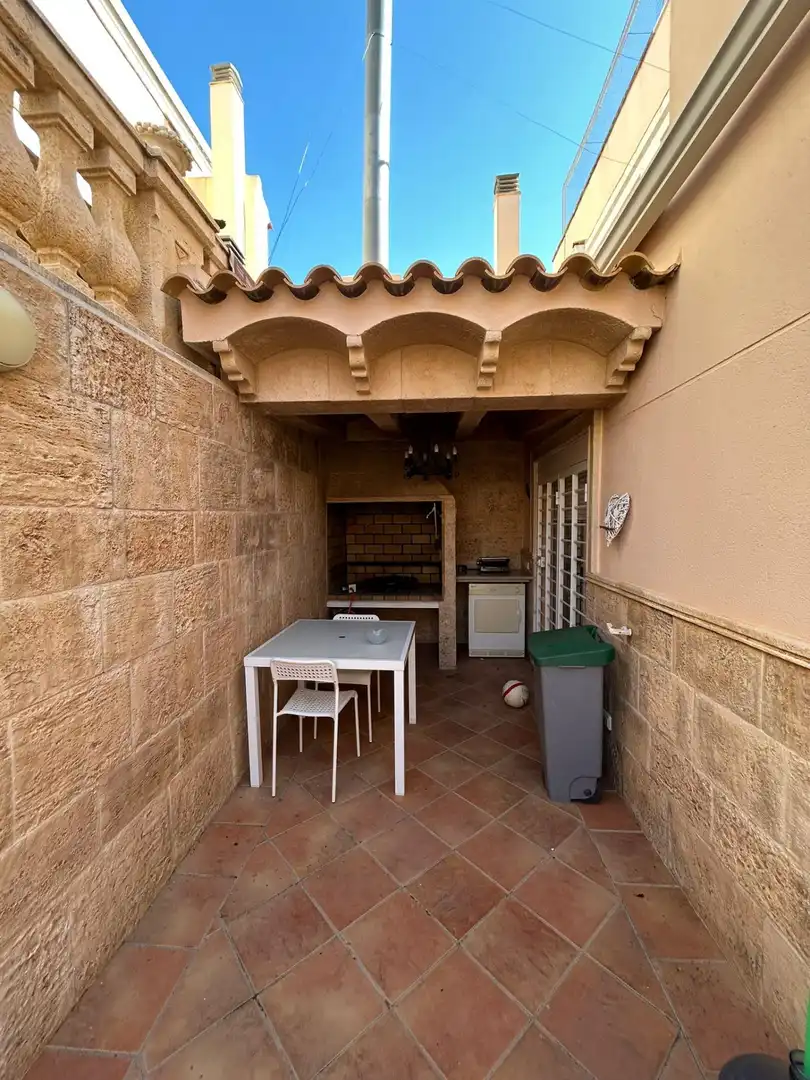 Terrasse von Einfamilien-Reihenhaus zum Verkauf in Cullera mit Klimaanlage, Terrasse und Möbliert