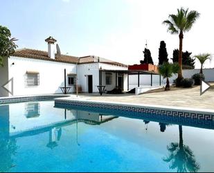 Piscina de Casa o xalet en venda en Chiclana de la Frontera amb Calefacció, Jardí privat i Terrassa