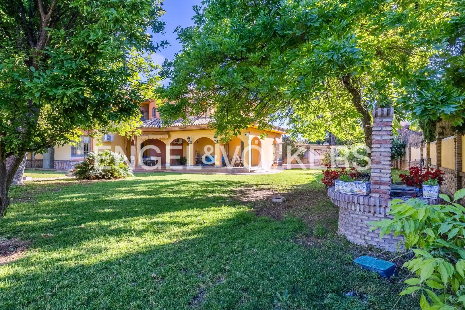 Exterior view of Houses for sale in Sevilla  with Air Conditioner, Heating and Private garden